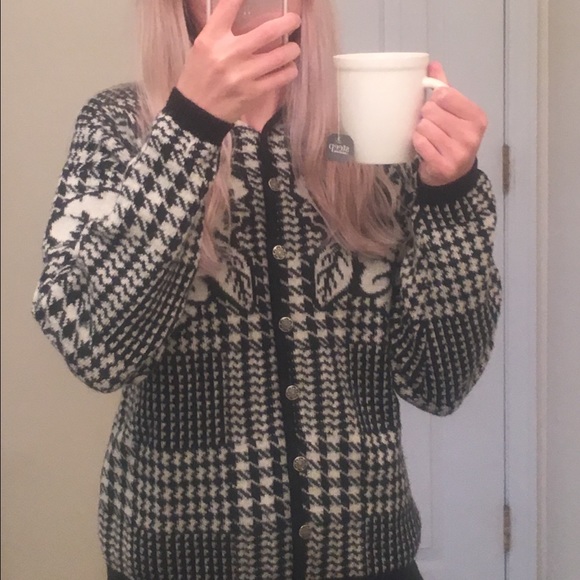 Vintage Pendleton Sweater, Houndstooth & Flowers - Picture 4 of 6